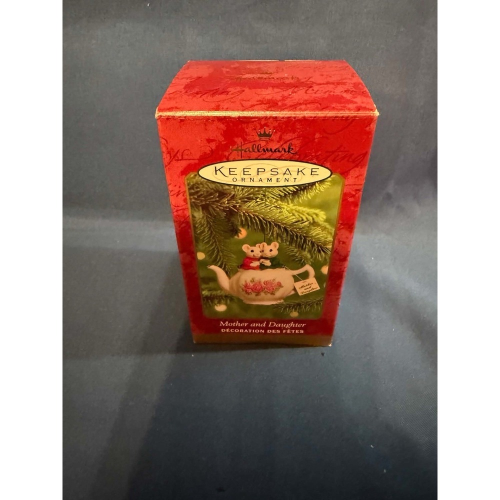 2000 Hallmark Keepsake Ornament Mother And‎ Daughter Mice in Teapot